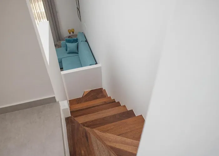 Lovely By The オロクリニ