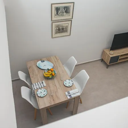 Lovely By The Apartman